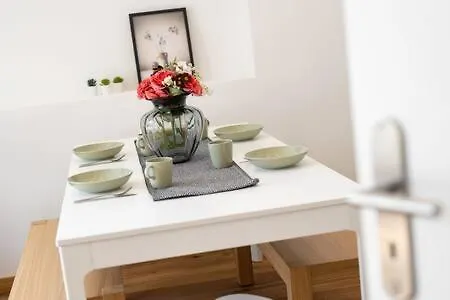 Oktoberfest Oasis For Up To 12 Apartment Munich